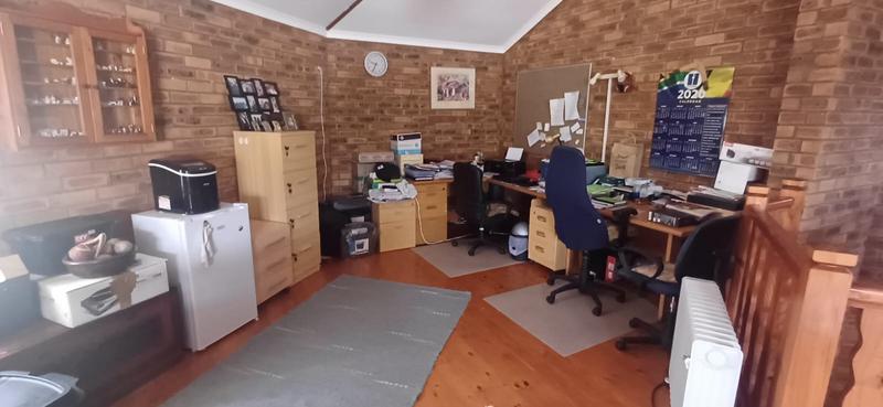 5 Bedroom Property for Sale in Sandbaai Western Cape